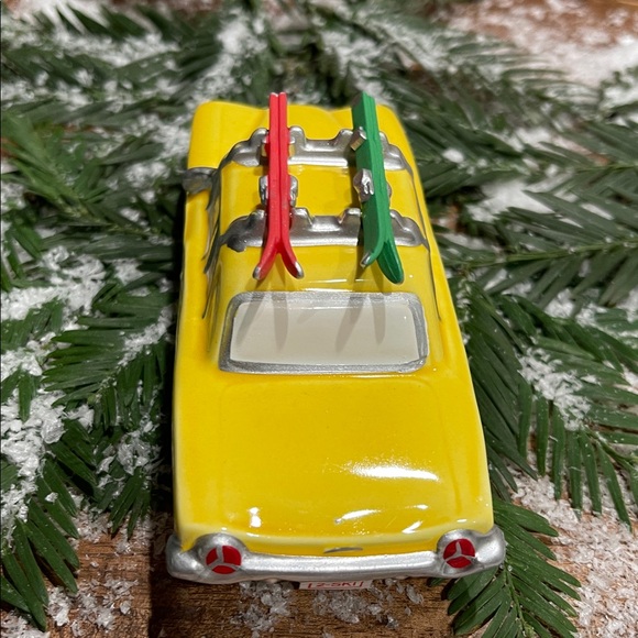 NIB Dept 56 Snow Village Heading For The Hills Yellow Car Retired #54897 - Picture 2 of 8